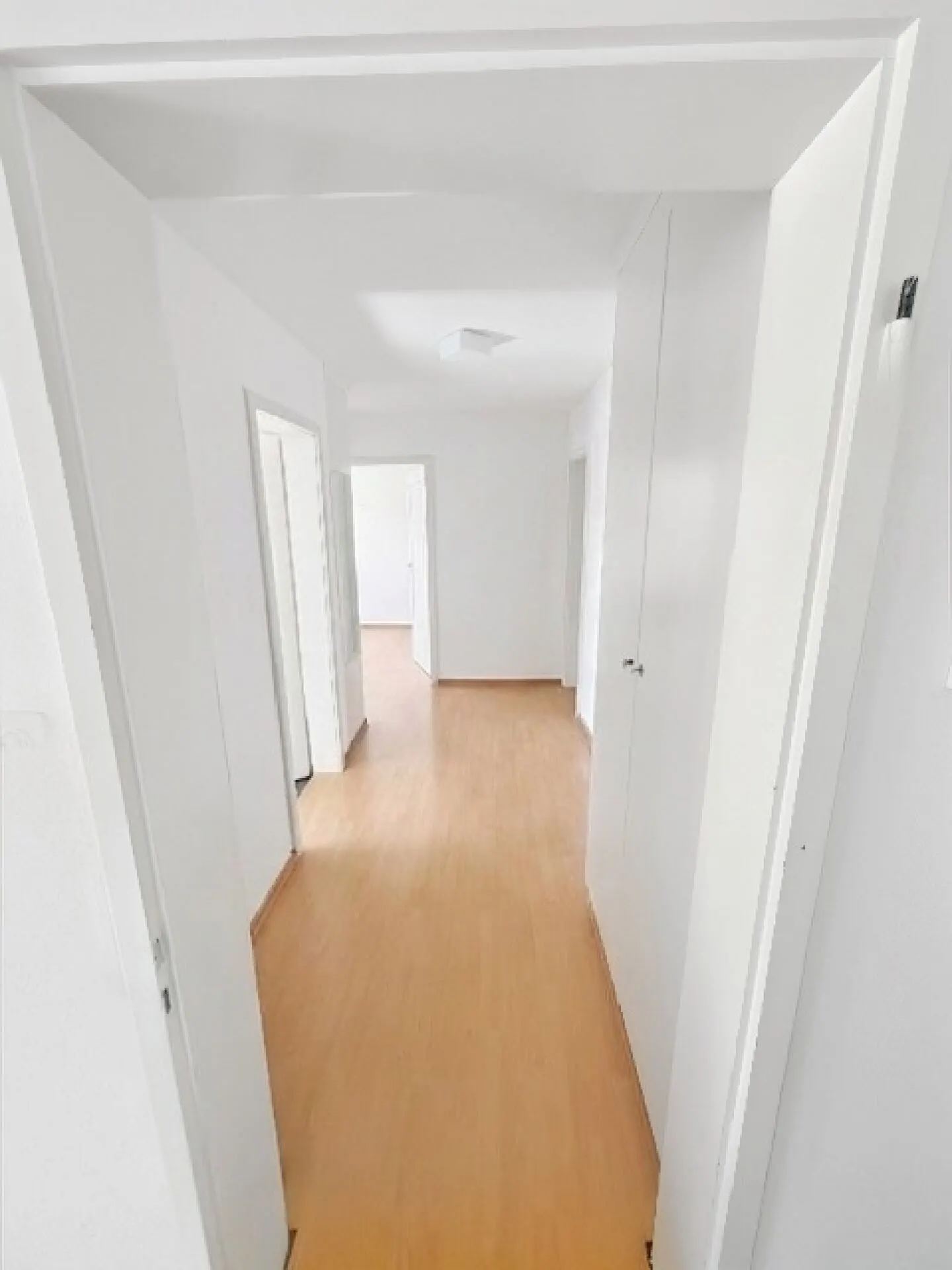 Appartement spacieux de 4,5 pièces dans un emplacement central - Photo 5 sur 7