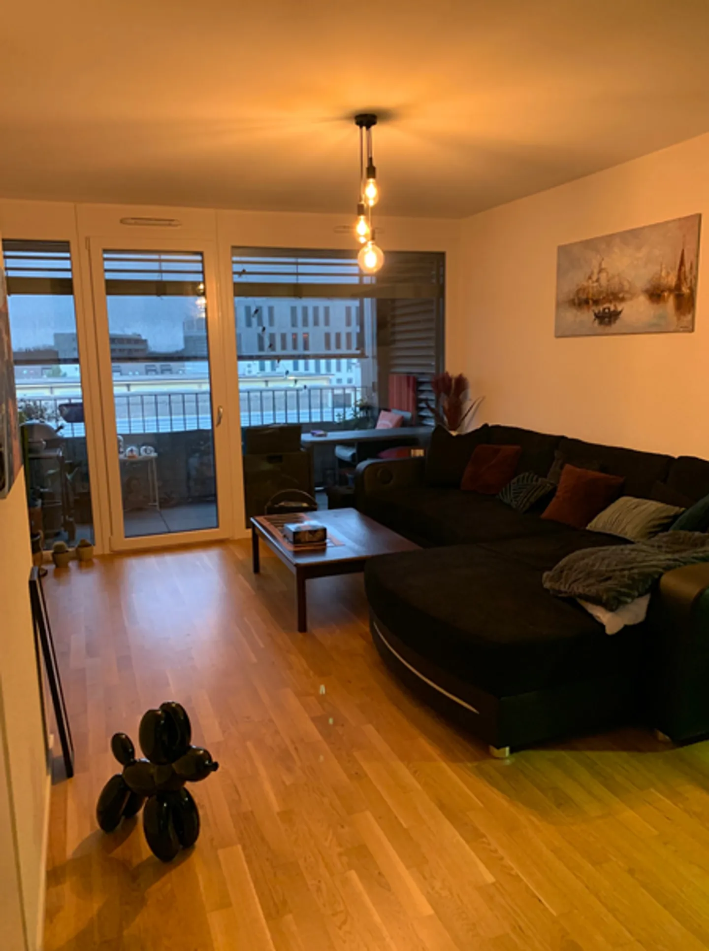 Modernes Apartment mit Balkon - Foto 3 von 10