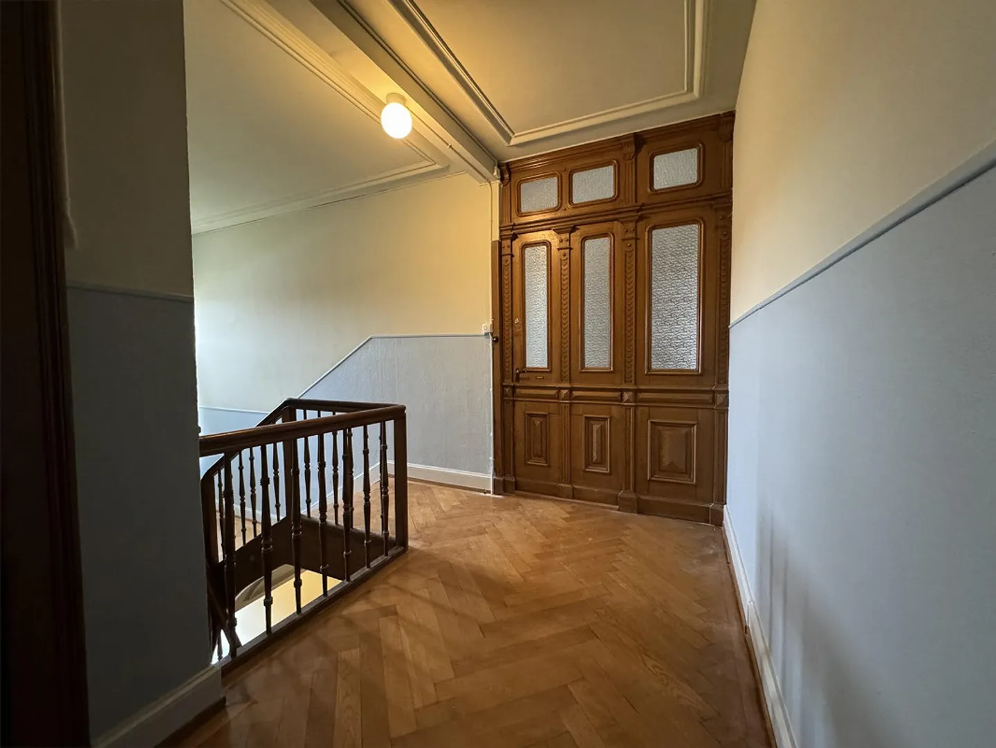 Bâle - Gundeldingen. Appartement de 5 pièces dans un bâtiment ancien classé - Photo 3 sur 11