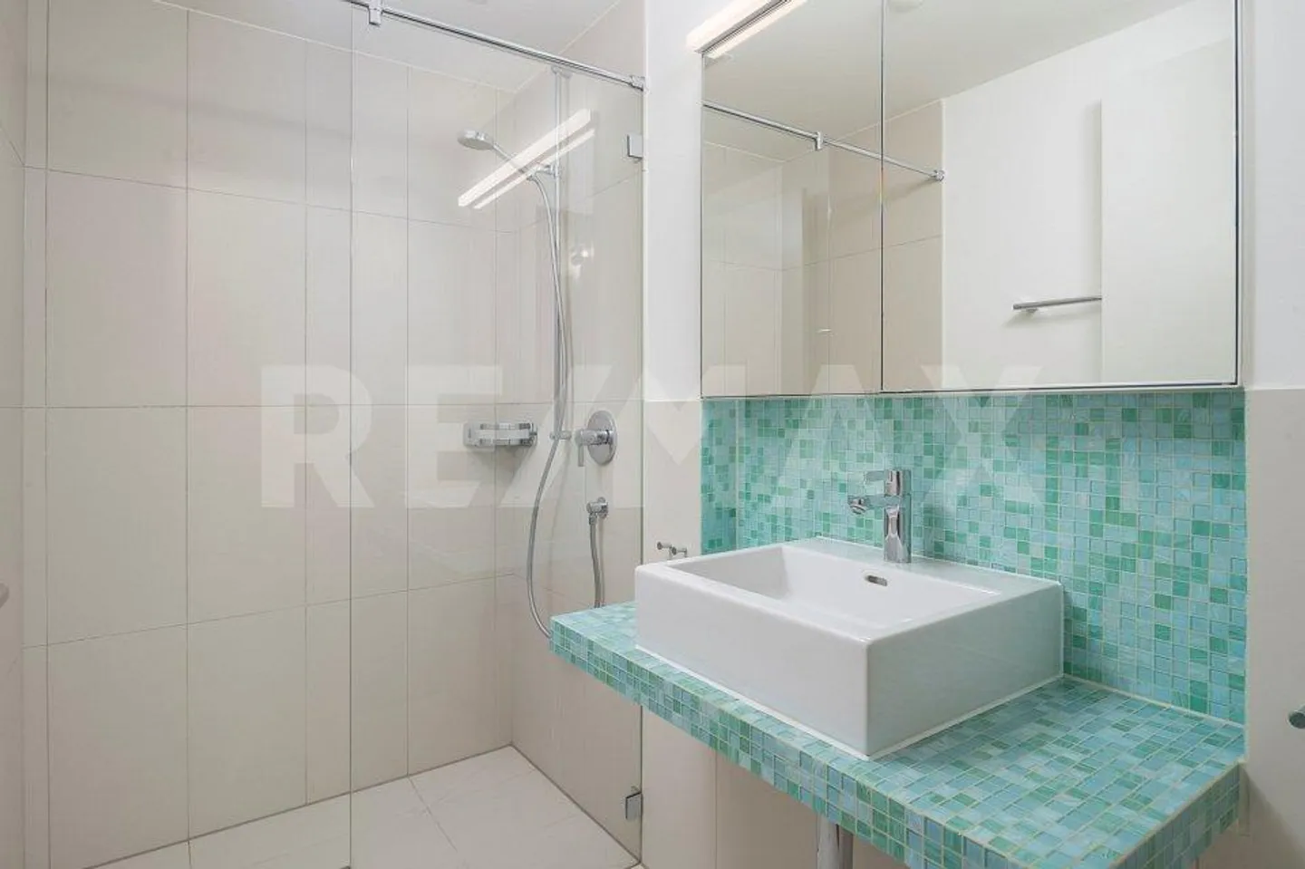 Wohlfühlen auf ganzer Linie – stilvolles Reihenhaus Im Neugrün-Quartier  Mellingen. - Foto 9 von 13