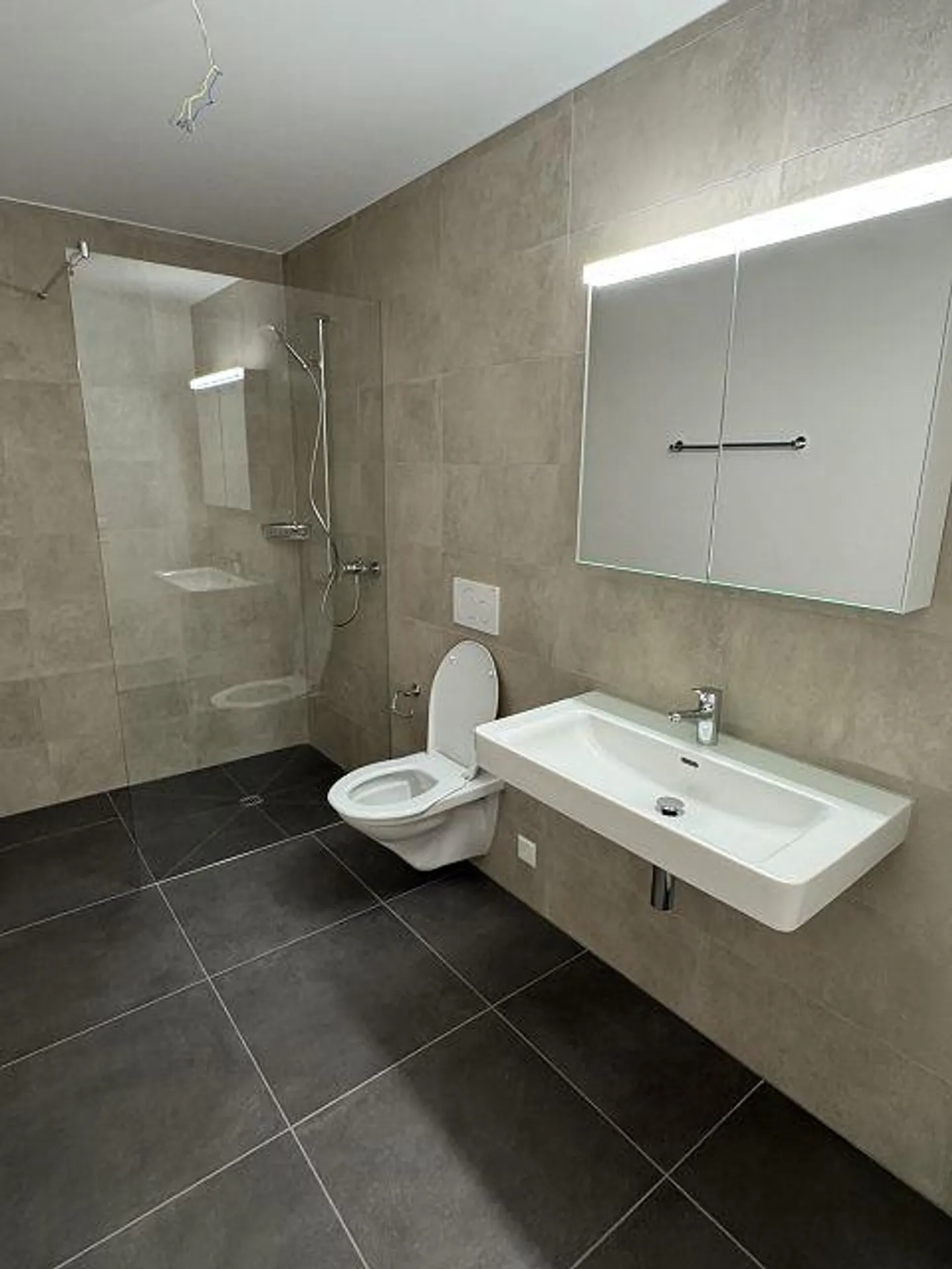 moderne 3.5-Zimmer-Neubauwohnung mit Einzugsbonus! - Foto 8 von 12