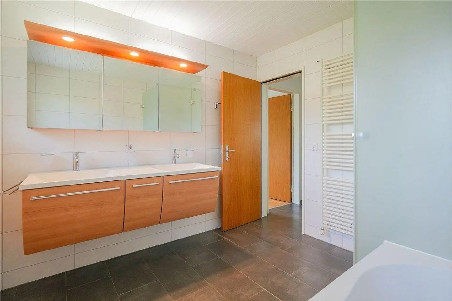 Einziehen und wohlfühlen 5.5 Zimmer-EFH für Ruhesuchende - Foto 6 von 13