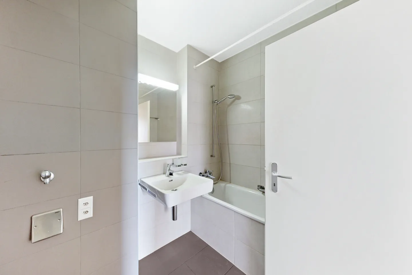 Appartement Rénové dans Quartier Calme - Photo 2 sur 7