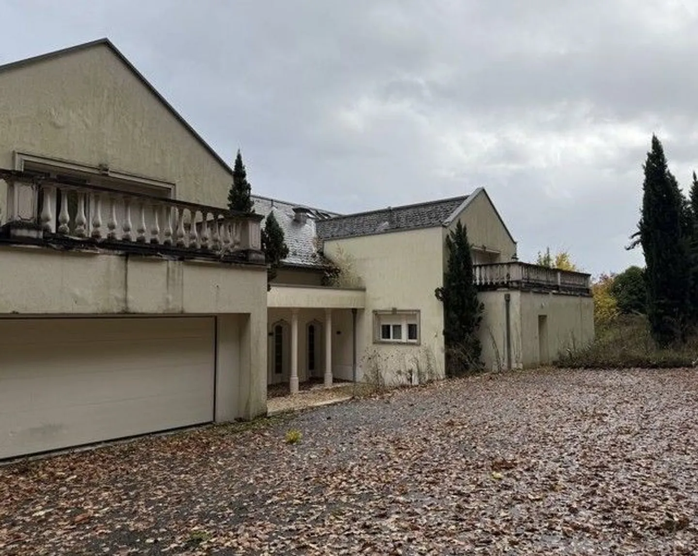Proprietà spaziosa con giardino - Foto 7 di 13