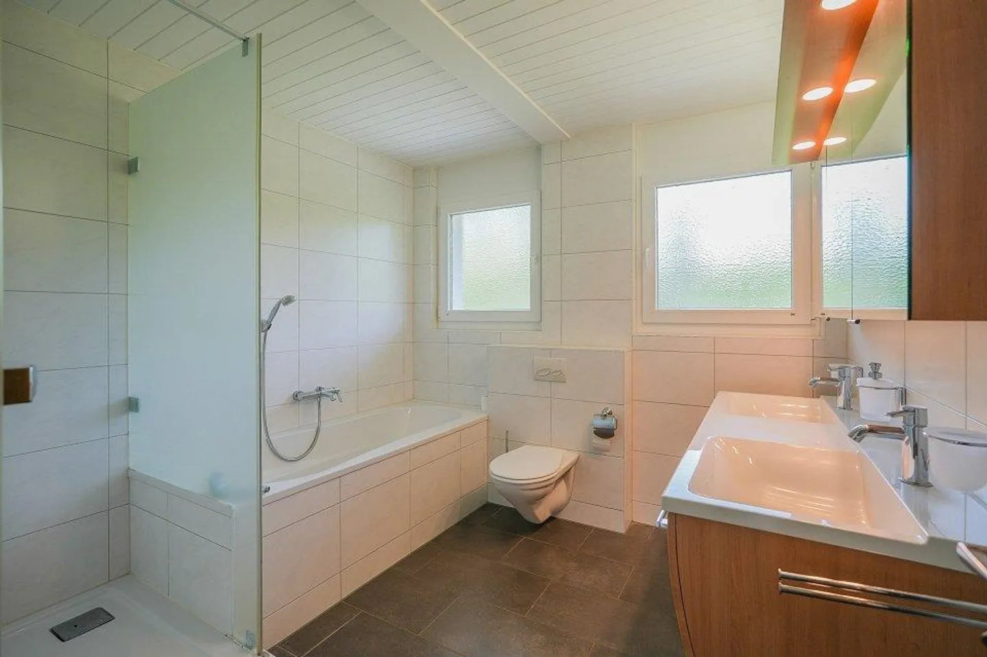 Einziehen und wohlfühlen 5.5 Zimmer-EFH für Ruhesuchende - Foto 11 von 13