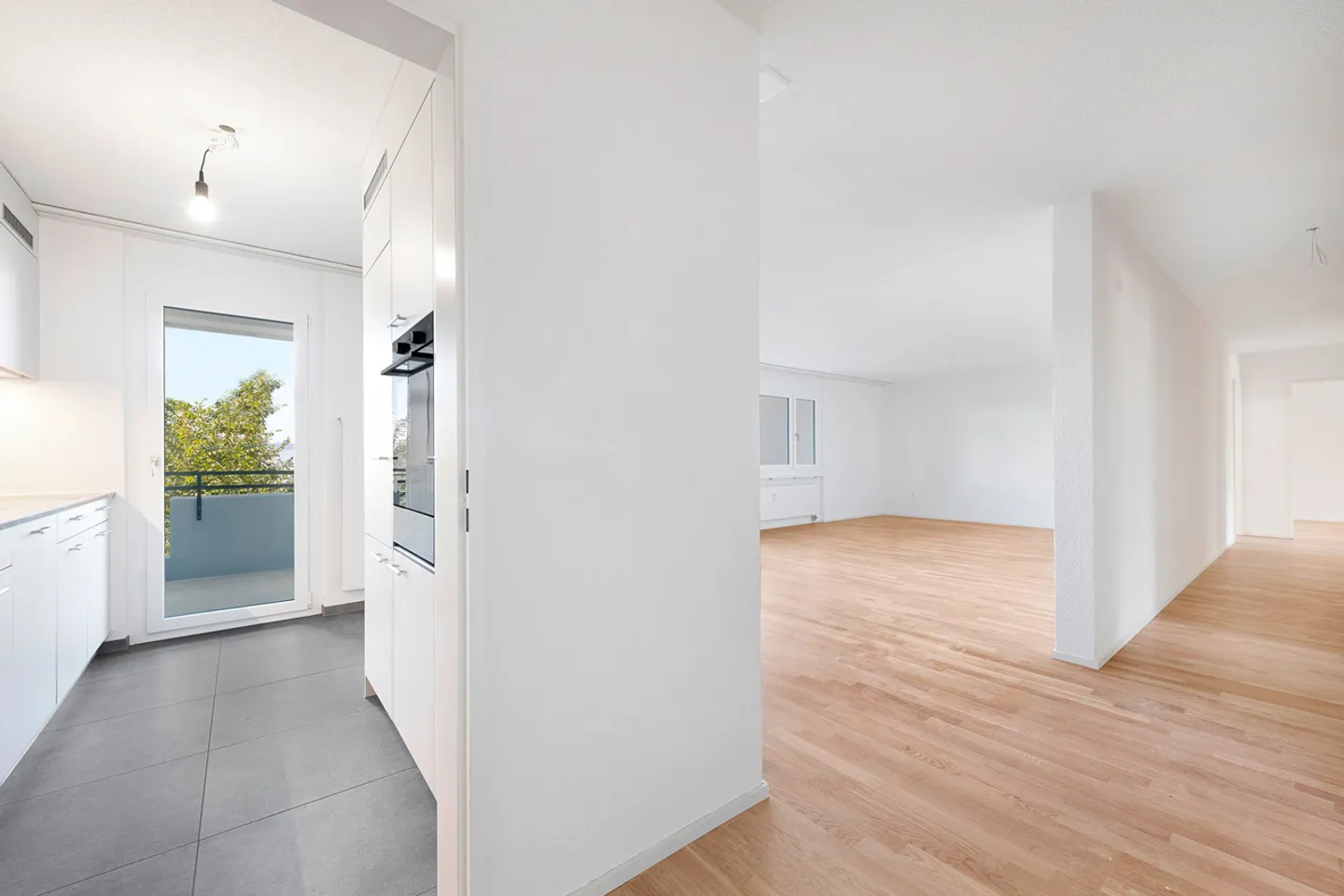 Helle Wohnung mit gemütlichem Sitzplatz - Foto 2 von 6