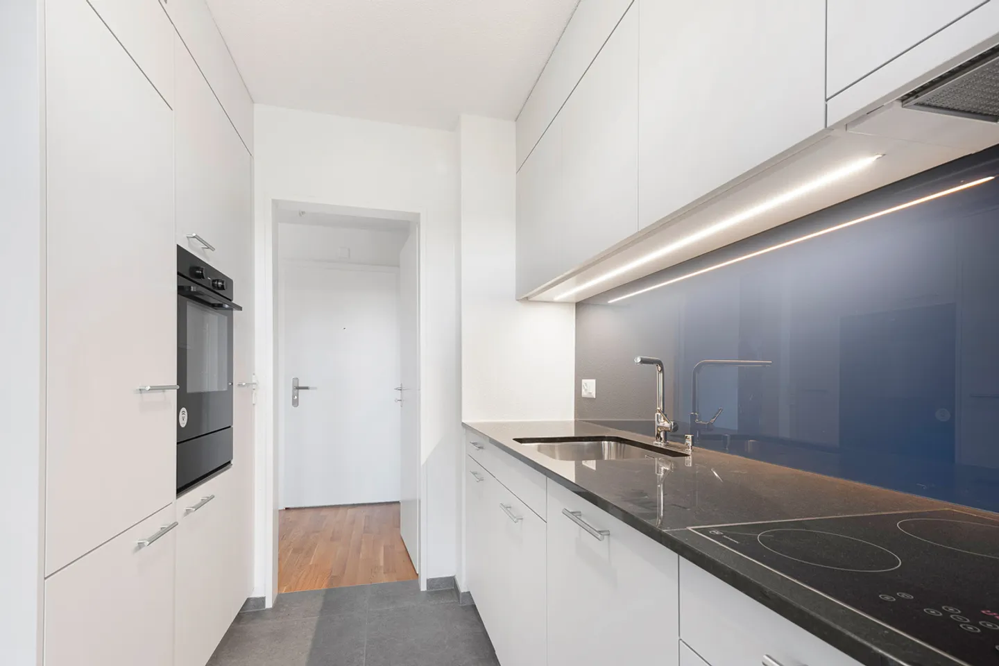 Helle Wohnung mit gemütlichem Sitzplatz - Foto 3 von 6