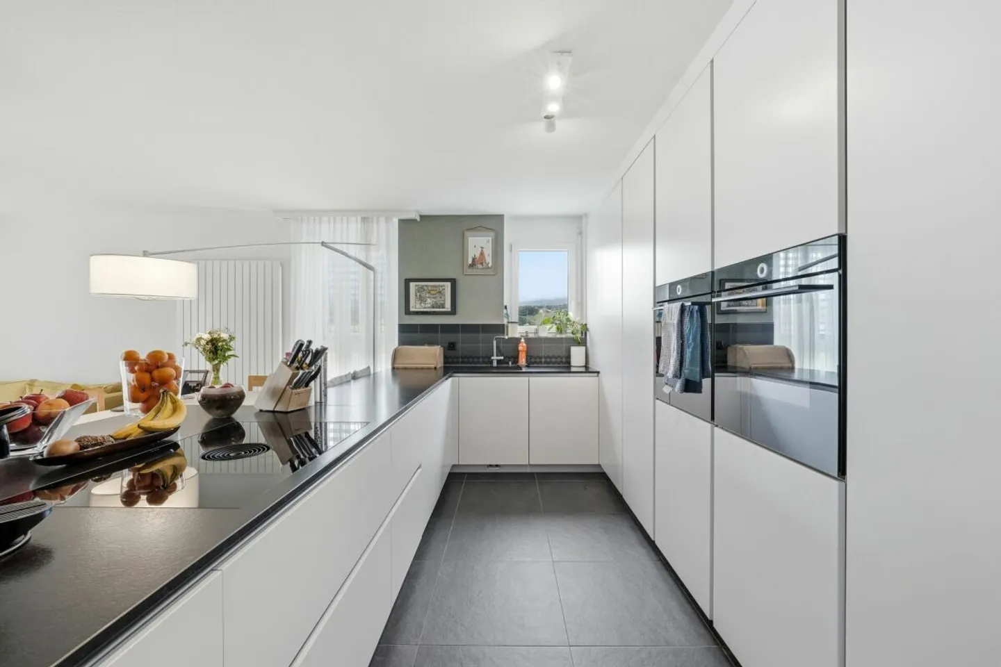Bright Apartment in Quiet Area - Photo 2 of 7