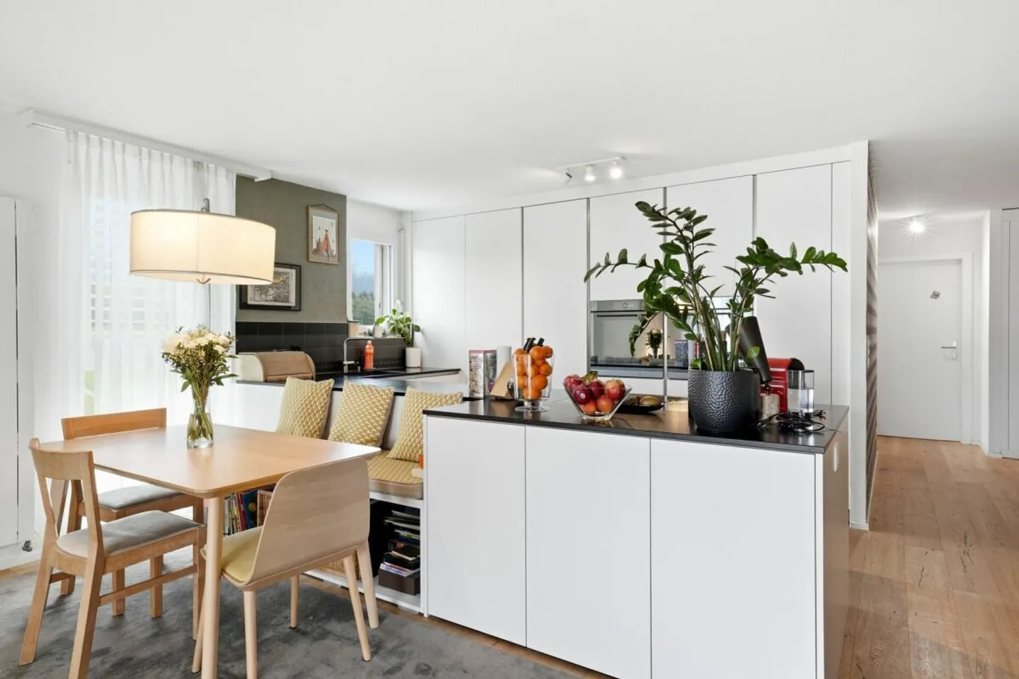 Bright Apartment in Quiet Area - Photo 3 of 7