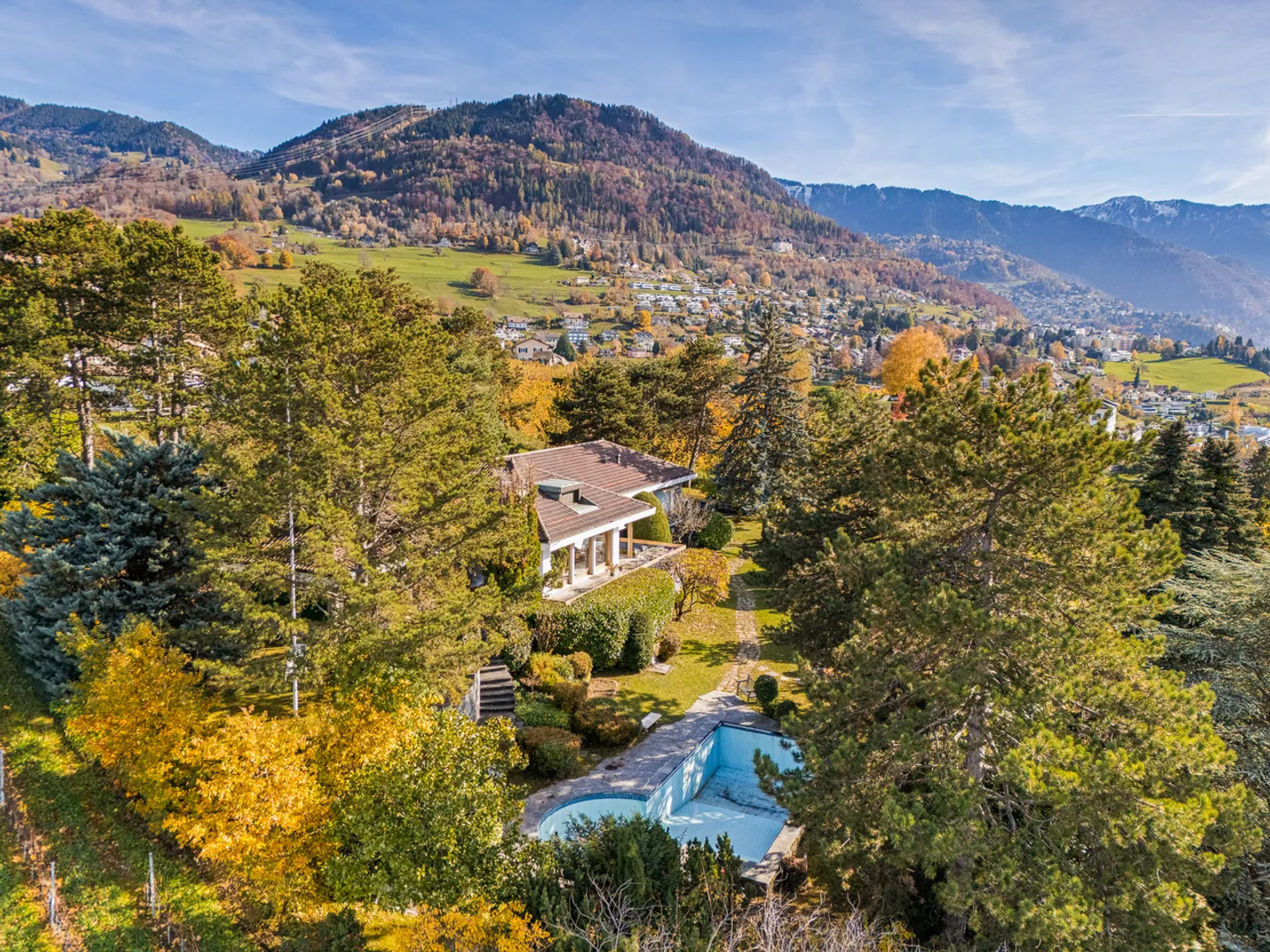 Tranquility Nest Overlooking the Lake in Blonay - Photo 18 of 19