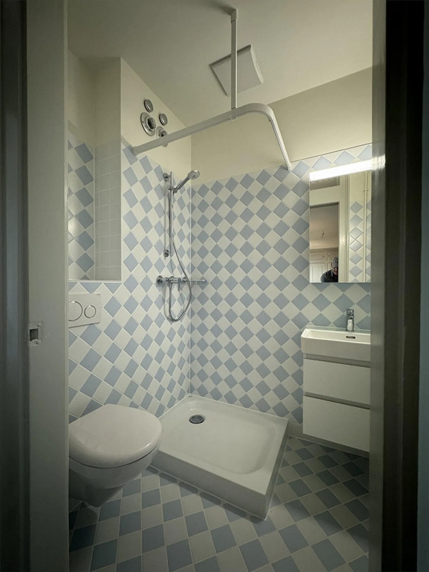 Bâle - Gundeldingen. Appartement de 5 pièces dans un bâtiment ancien classé - Photo 7 sur 11