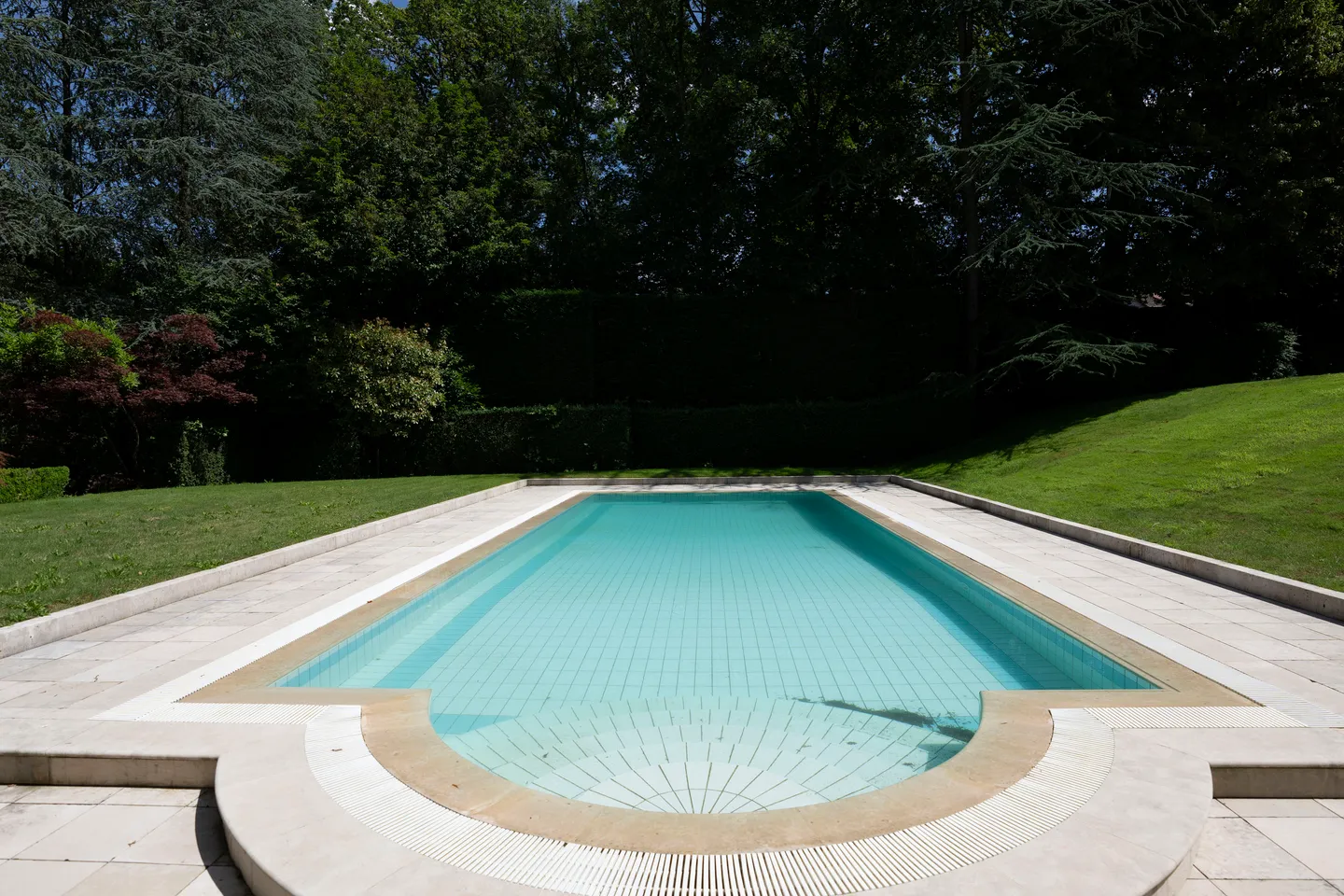 Prächtige Villa mit Pool - rechte Seite - Foto 4 von 4