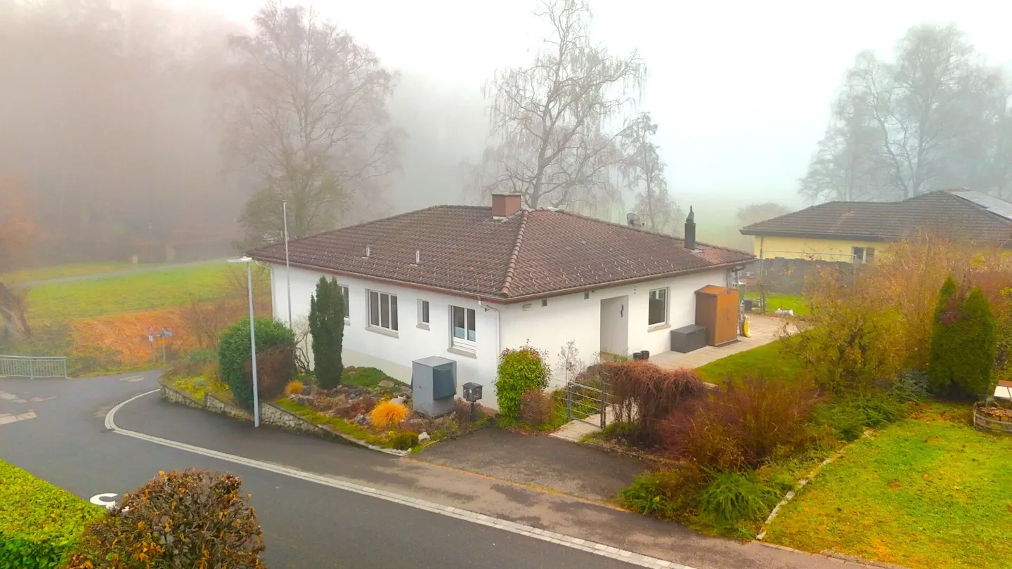 Affascinante casa unifamiliare di 5,5 stanze con grande giardino - Foto 1 di 17