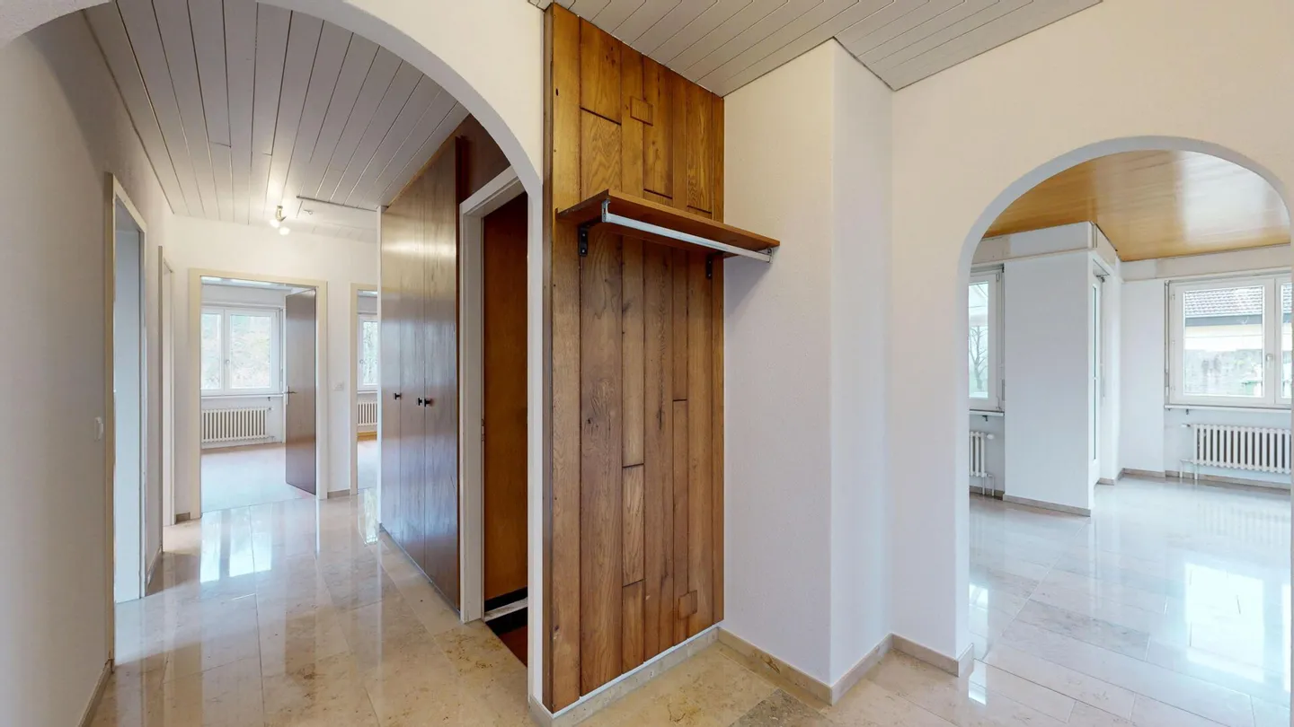 Affascinante casa unifamiliare di 5,5 stanze con grande giardino - Foto 4 di 17