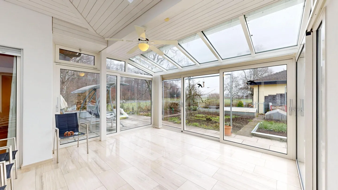 Affascinante casa unifamiliare di 5,5 stanze con grande giardino - Foto 5 di 17