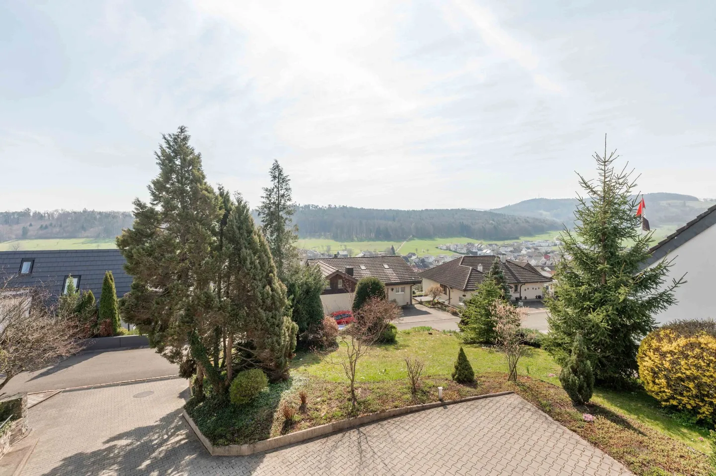 Living like on vacation: Single-family house with large garden and beautiful view - Photo 12 of 13