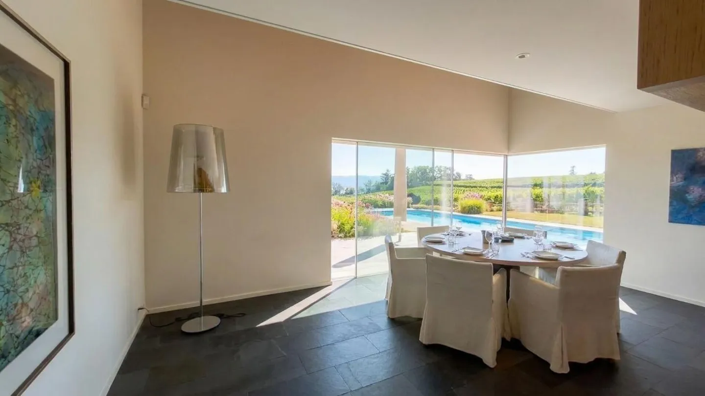 Villa eccezionale con vista spettacolare sul lago e sull'isola di St. Pierre - Foto 3 di 10