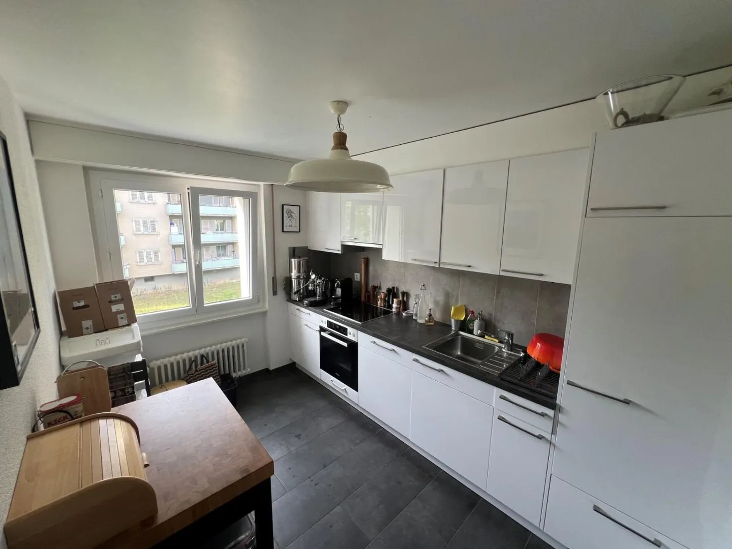 Bel appartement de 3,5 pièces rénové près de toutes les commodités ! - Photo 1 sur 8