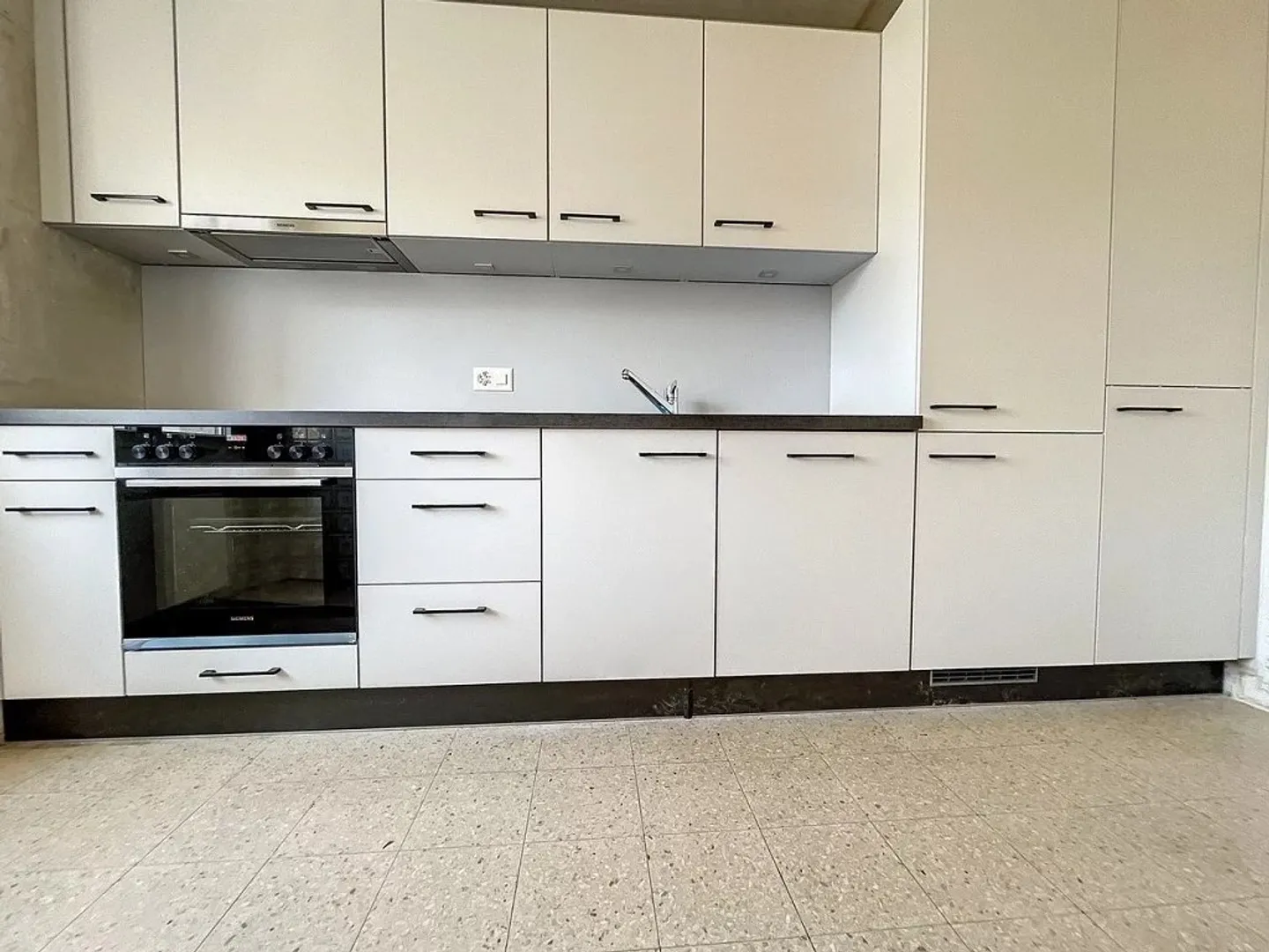 3.5 Room Apartment - Photo 2 of 9