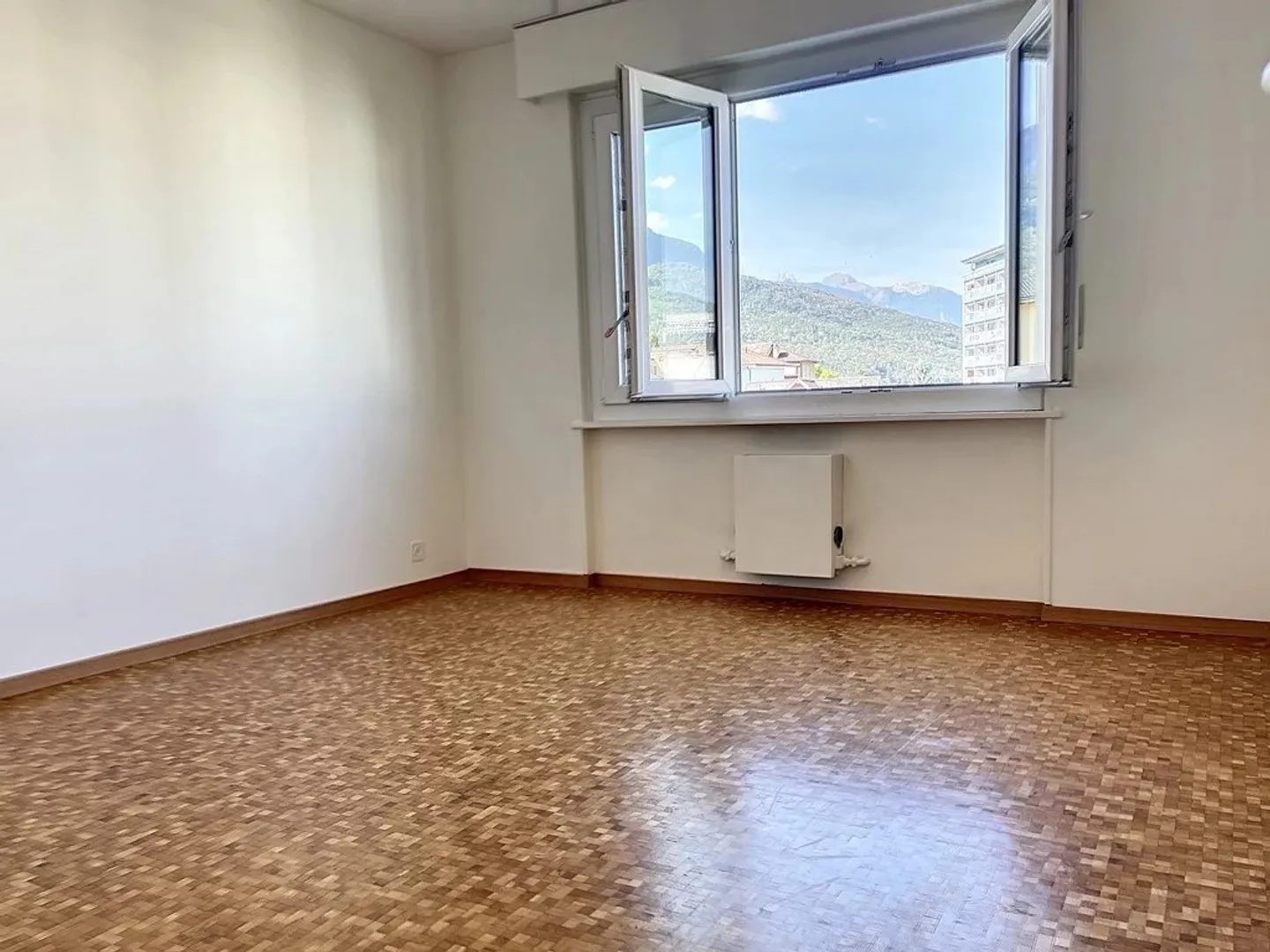 3.5 Room Apartment - Photo 3 of 9