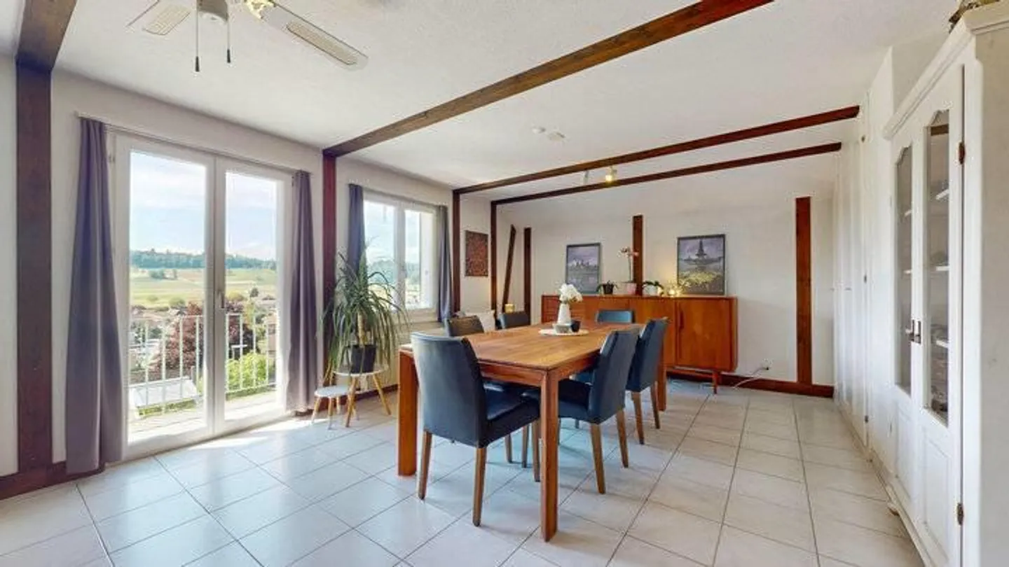 Duplex Incantevole con Giardino e Piscina - Foto 4 di 9