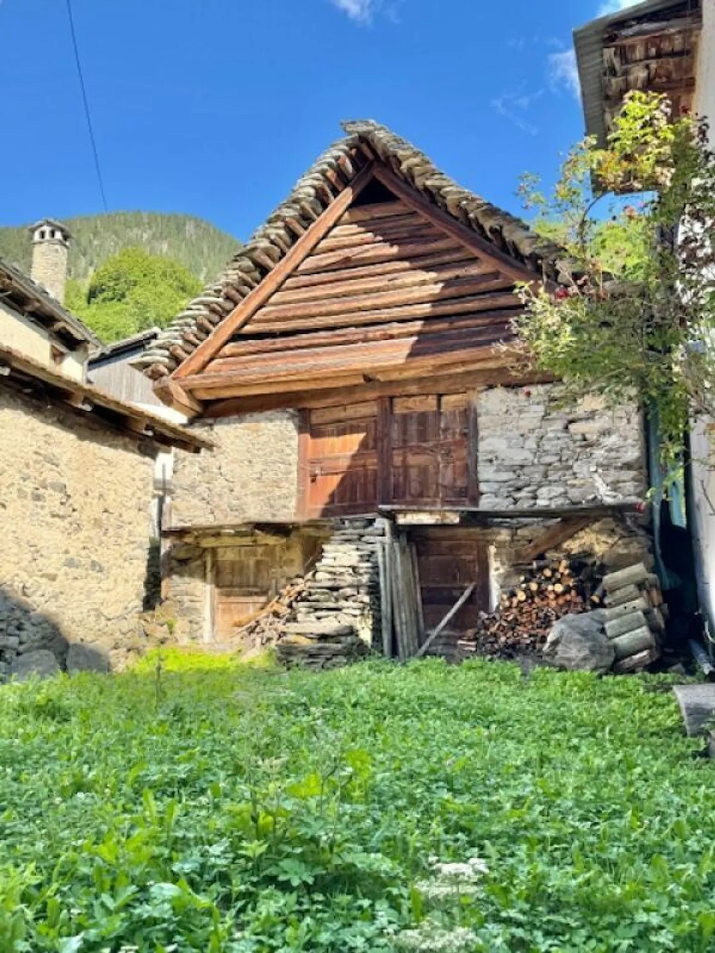 FOR SALE IN CERENTINO - ANCIENT TICINESE HOUSE WITH TYPICAL WALSER RUSTIC - Photo 7 of 26