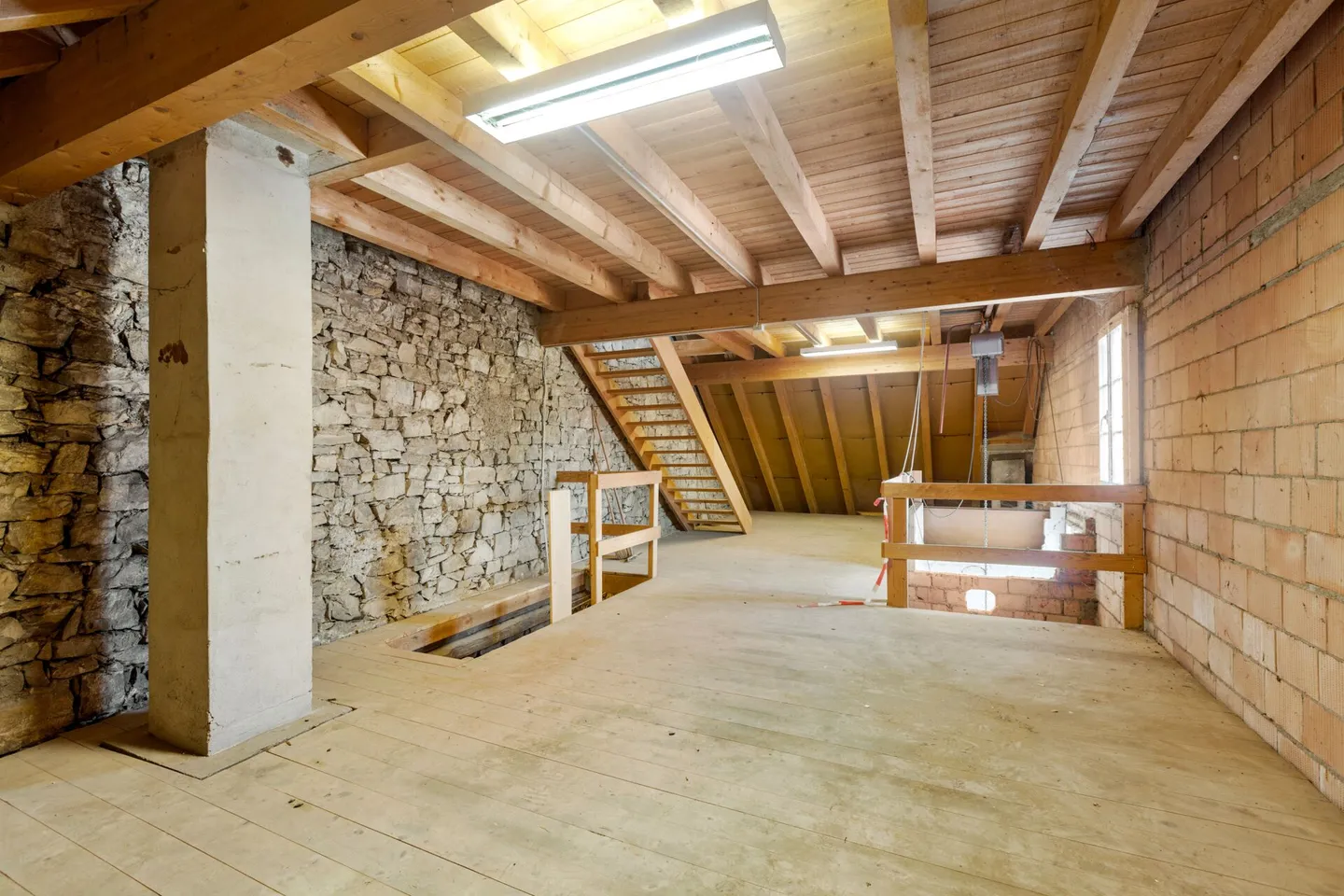Casa a schiera di 6 stanze da ristrutturare con potenziale di ampliamento - Foto 11 di 21