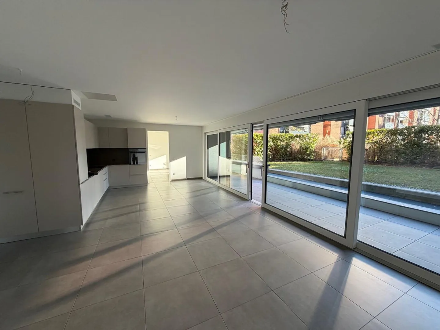 Modern 3.5-room apartment in Agno with garden - Photo 2 of 10