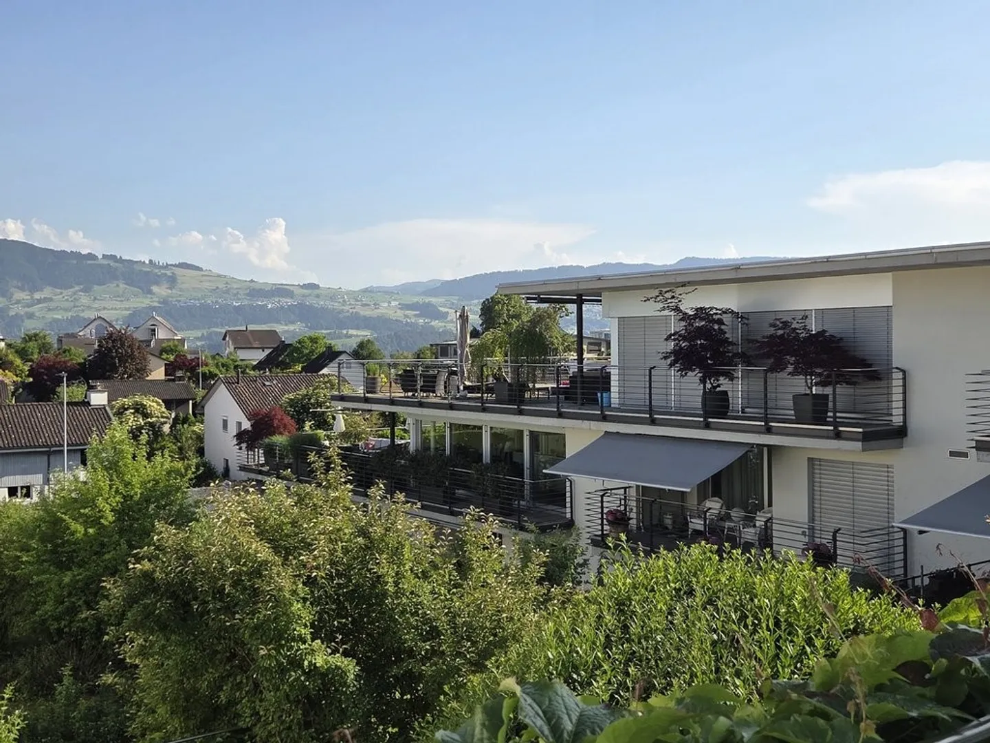 Sogno abitativo con terrazza di 137 m2. Appartamento attico di 5,5 stanze a Uerikon - Foto 1 di 11