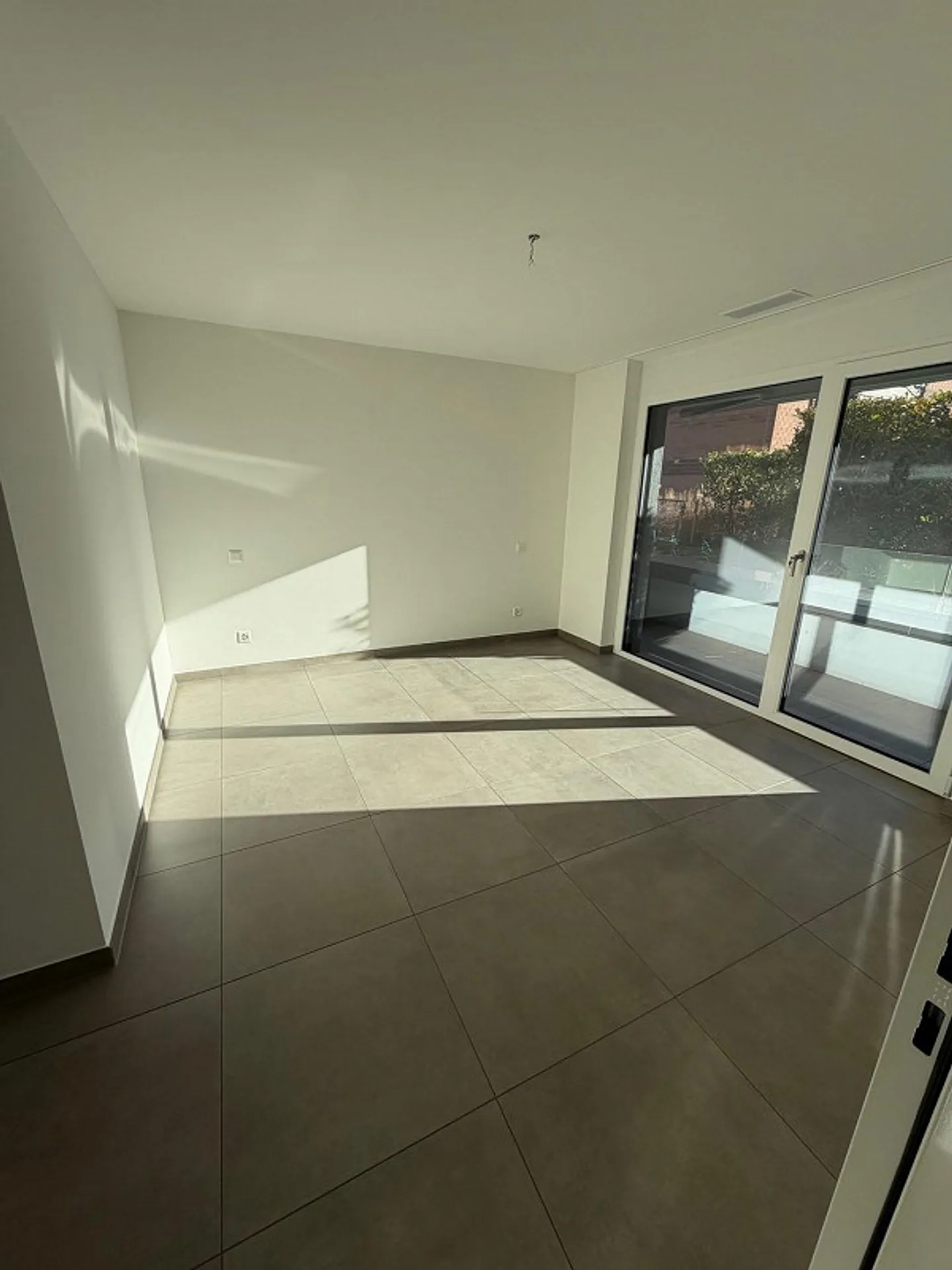 Modern 3.5-room apartment in Agno with garden - Photo 8 of 10