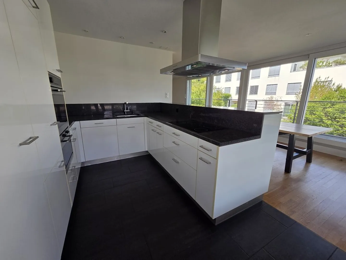 Sogno abitativo con terrazza di 137 m2. Appartamento attico di 5,5 stanze a Uerikon - Foto 7 di 11