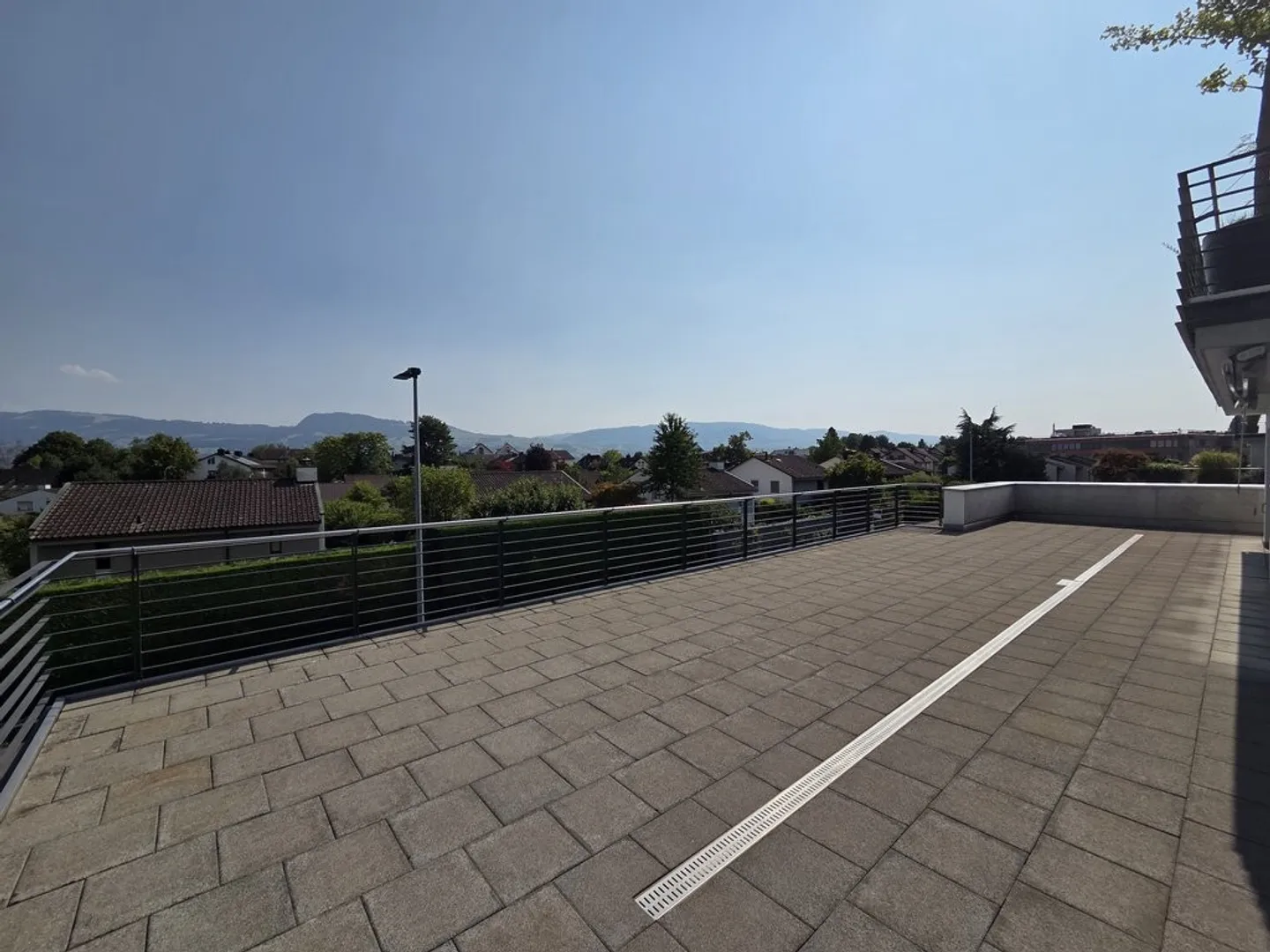 Sogno abitativo con terrazza di 137 m2. Appartamento attico di 5,5 stanze a Uerikon - Foto 10 di 11