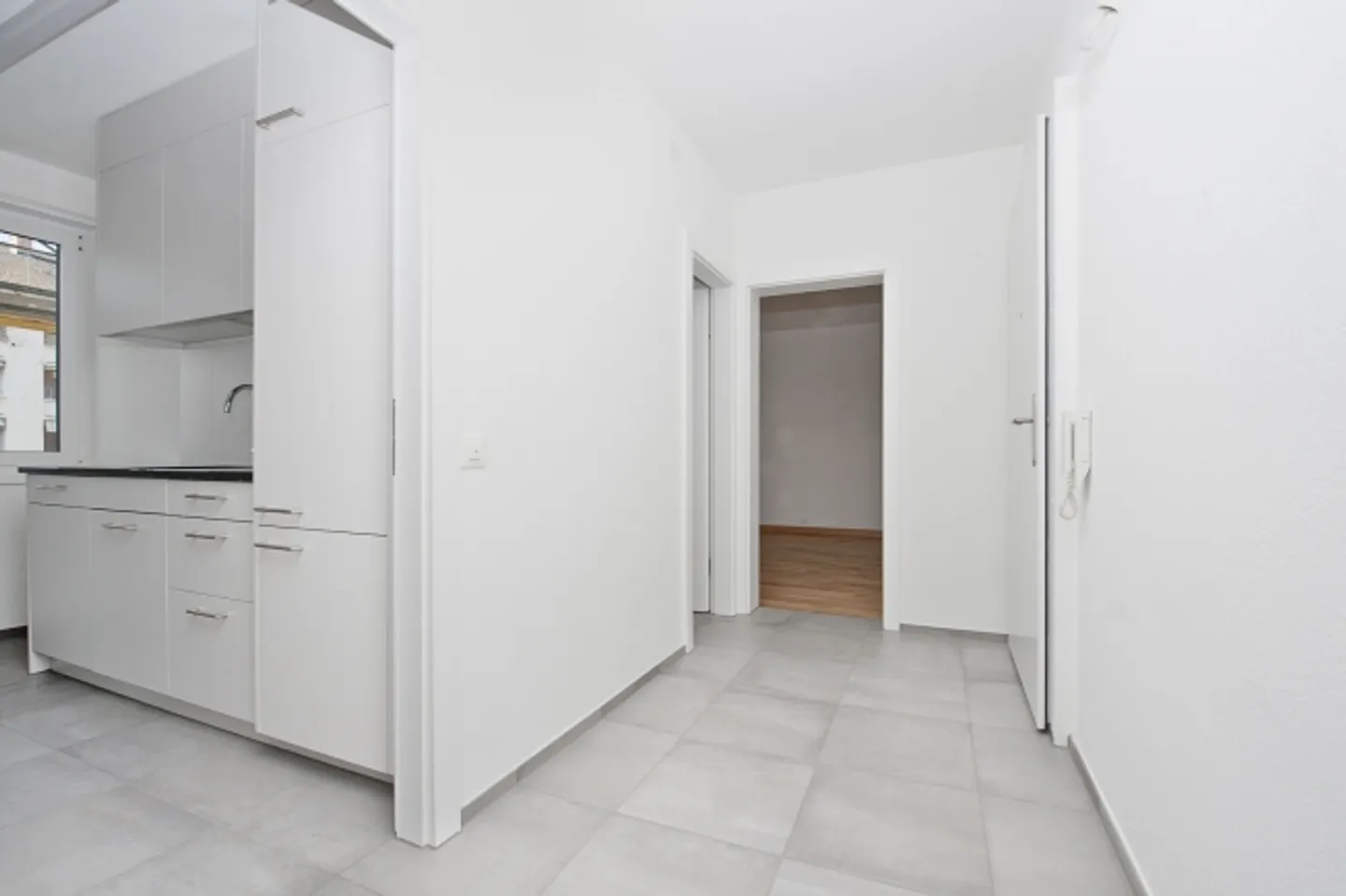 Apartment for rent - Photo 2 of 8