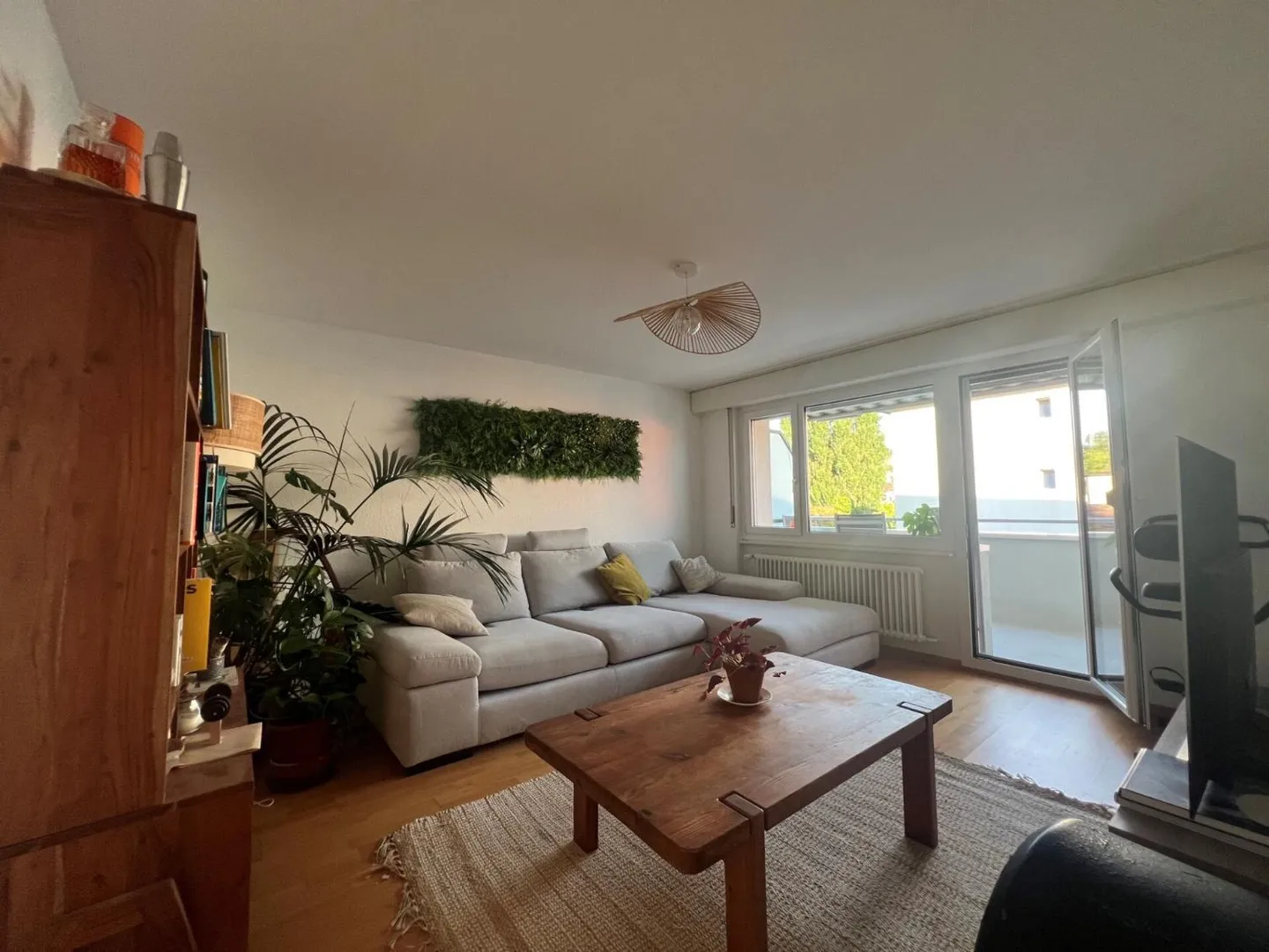 Bel appartement de 3,5 pièces rénové près de toutes les commodités ! - Photo 2 sur 8