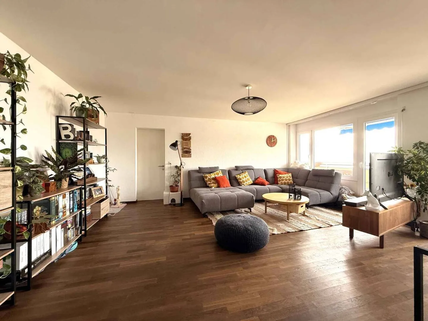 Stunning Lake View Apartment - Photo 3 of 11