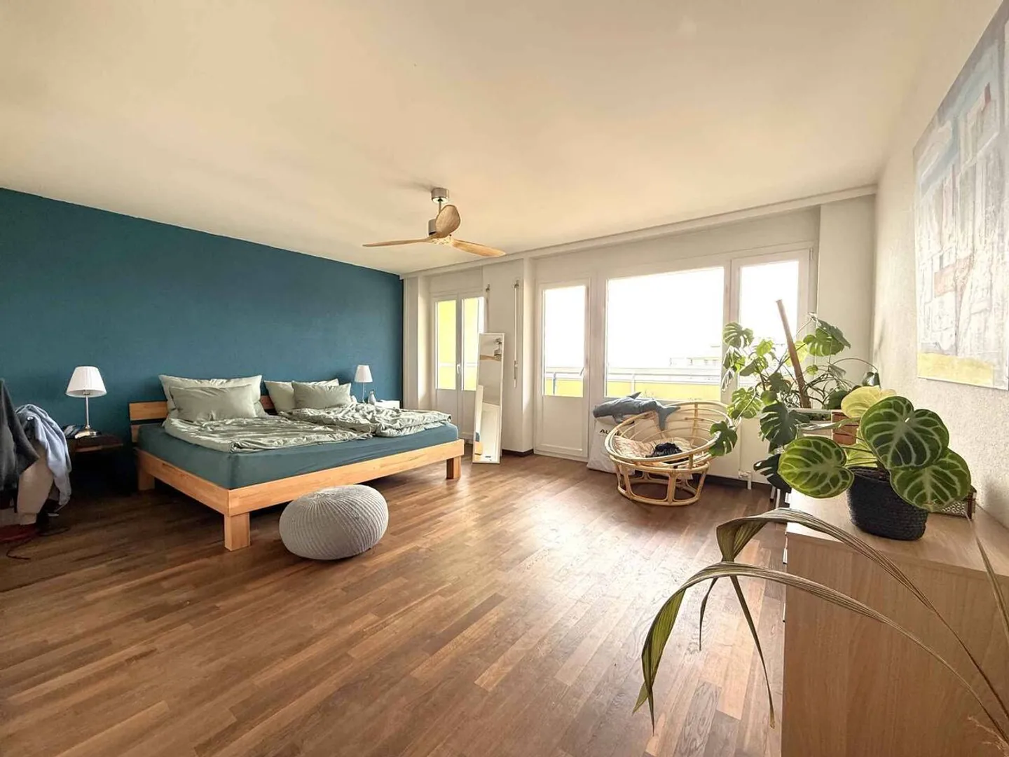 Stunning Lake View Apartment - Photo 5 of 11