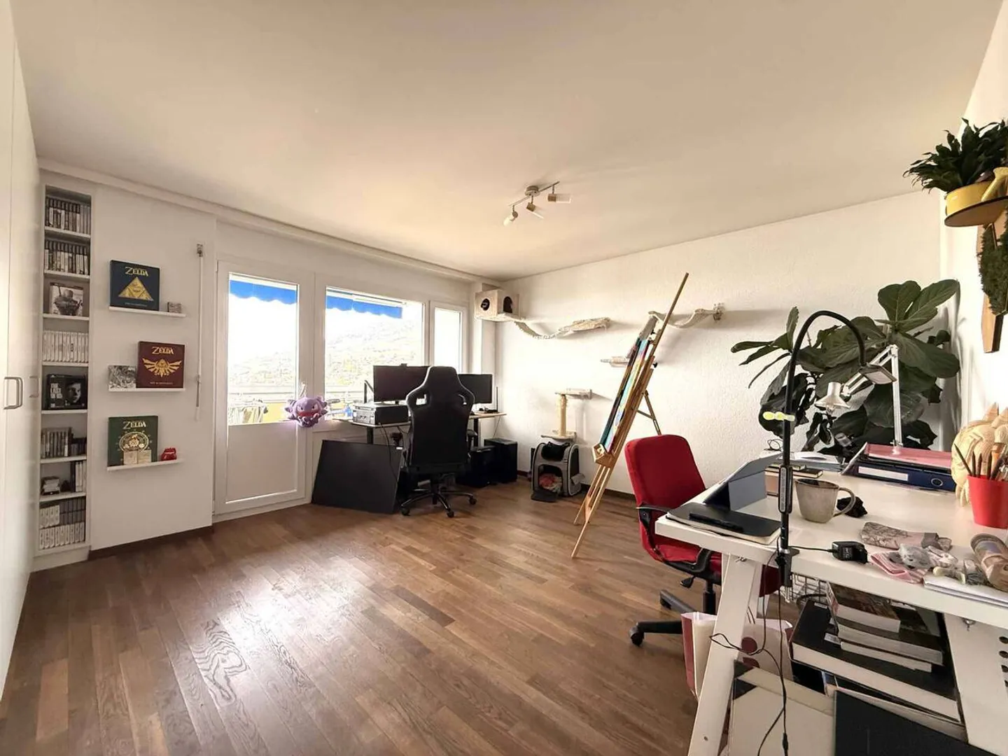 Stunning Lake View Apartment - Photo 9 of 11