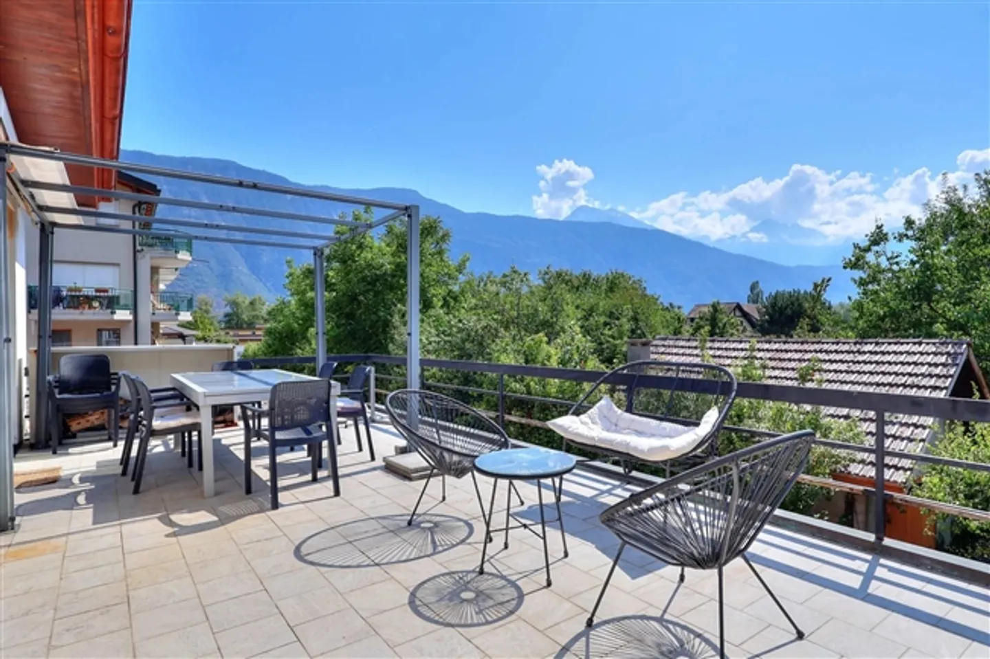 «Potentiel remarquable pour ce séduisant 5.5 pièces» - Photo 1 sur 9