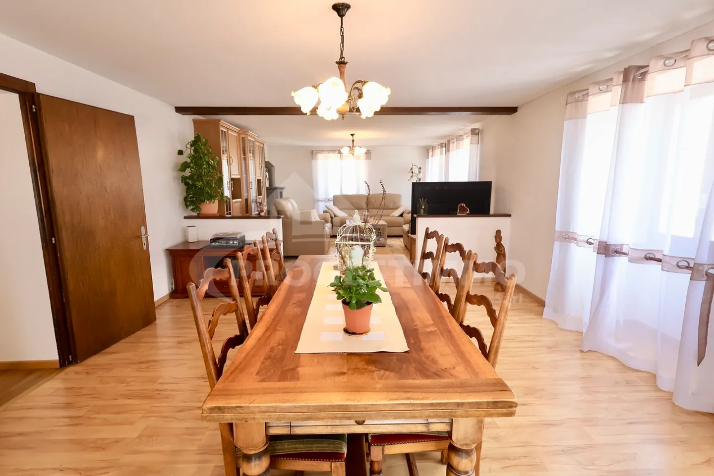 Spacious Character Apartment in the Heart of Ardon - Photo 2 of 11