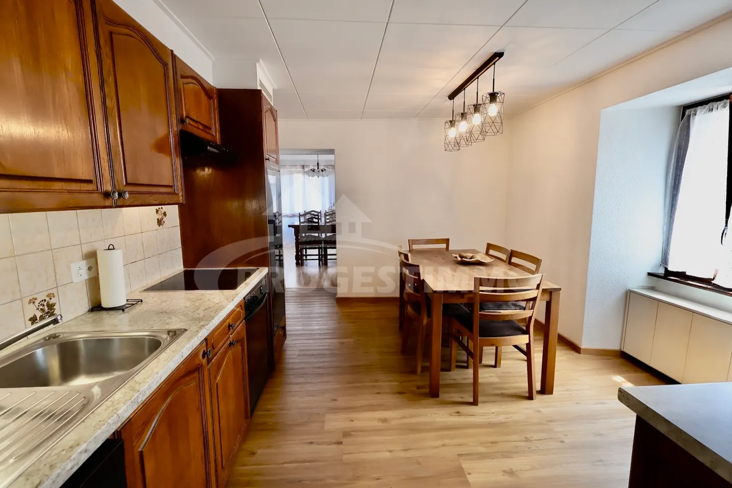 Spacious Character Apartment in the Heart of Ardon - Photo 4 of 11