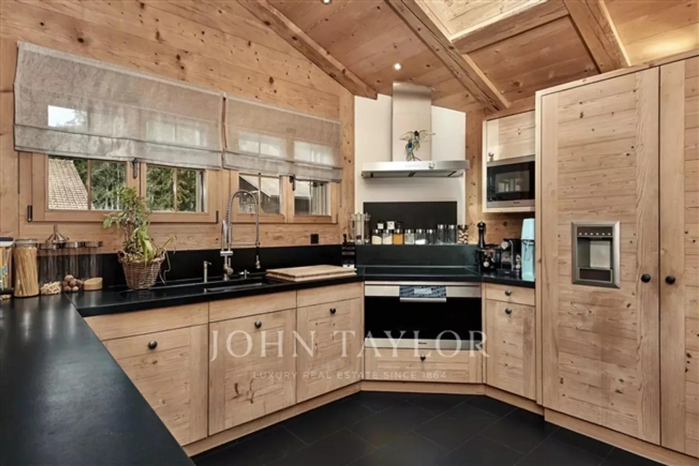 Penthouse lussuoso a Feutersoey, vicino a Gstaad e a uno dei laghi più belli della Svizzera - Foto 6 di 11