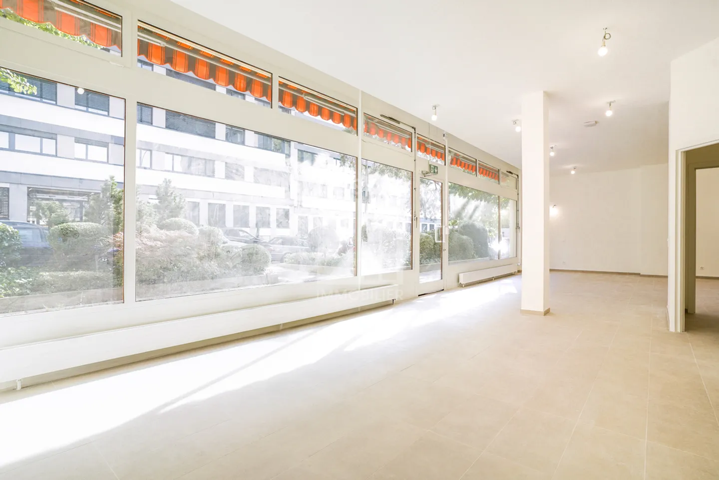 Arcade renovée d'env. 85 m² au rez-de-chaussée - Photo 3 sur 6