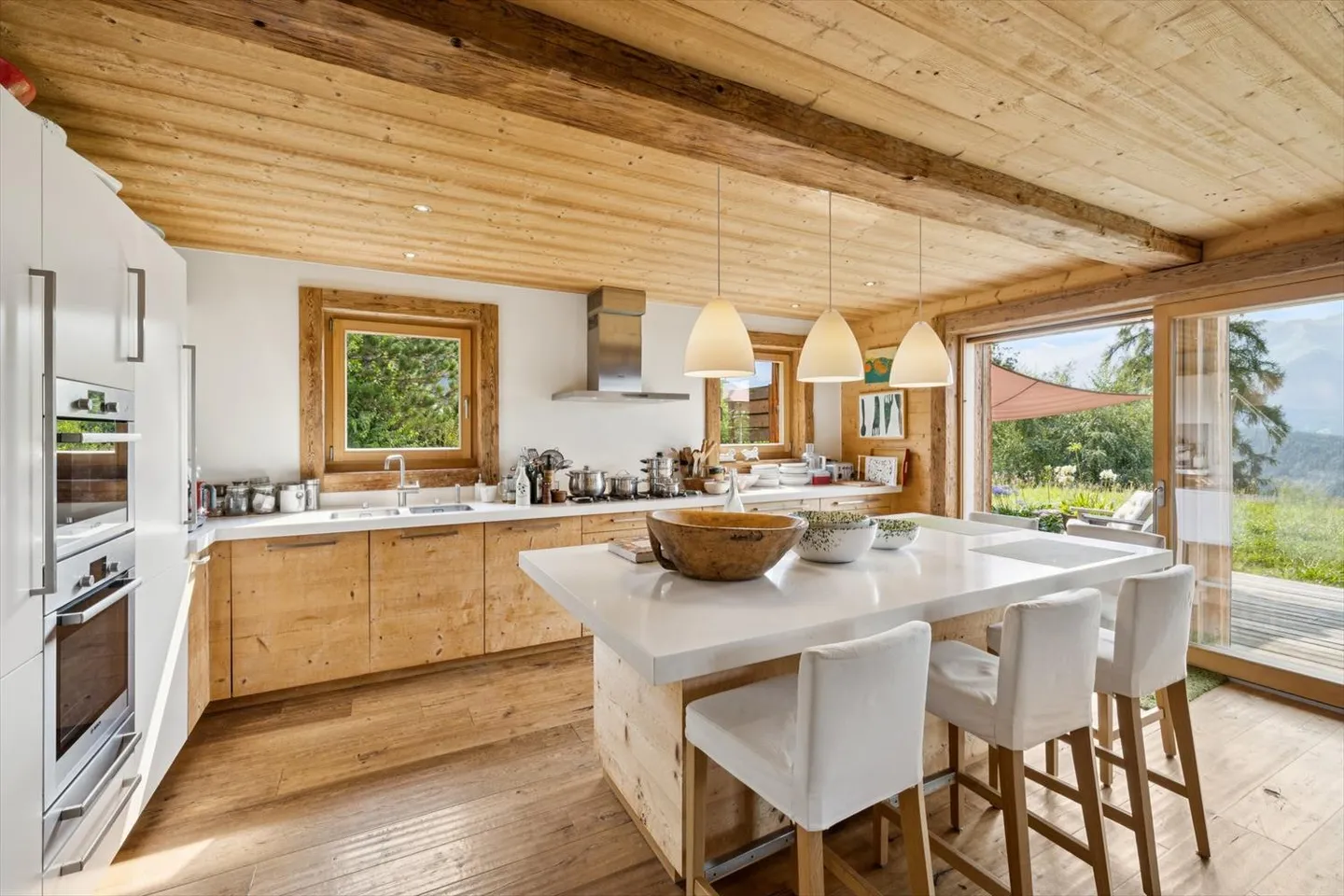 Elegantes Familienchalet mit Panoramablick und terrassiertem Garten - Foto 1 von 12