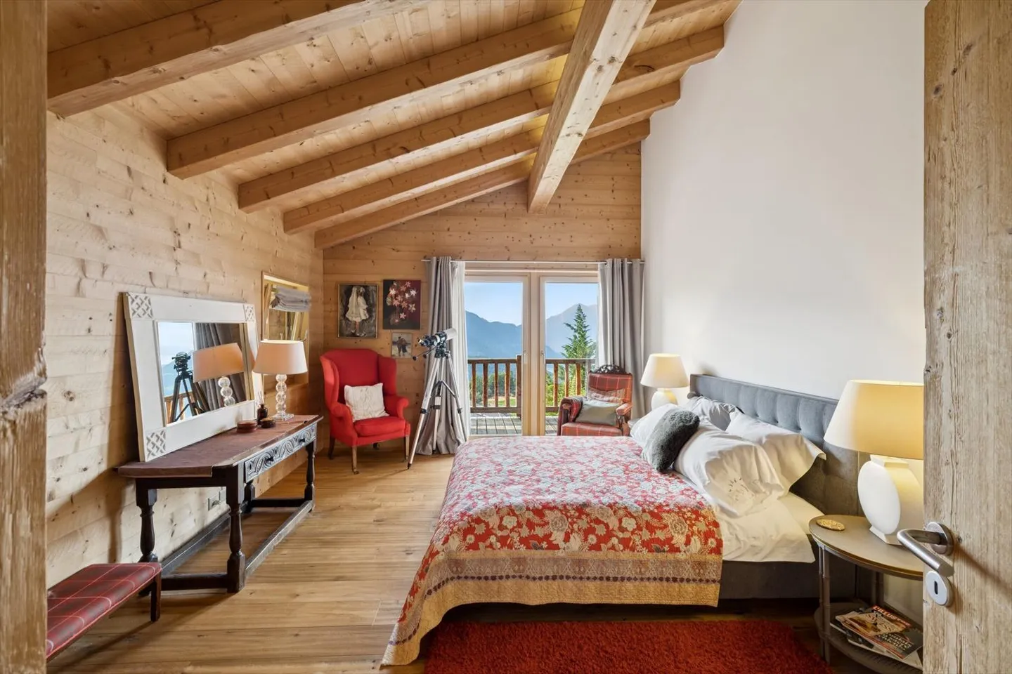Elegantes Familienchalet mit Panoramablick und terrassiertem Garten - Foto 4 von 12