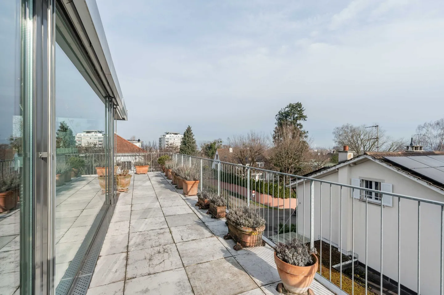 Elegant Penthouse Apartment in Bruderholz - Photo 13 of 14
