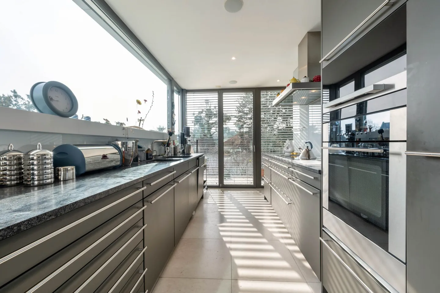 Elegant Penthouse Apartment in Bruderholz - Photo 8 of 14