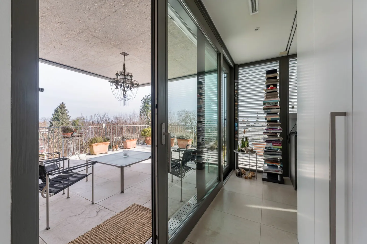 Elegant Penthouse Apartment in Bruderholz - Photo 9 of 14