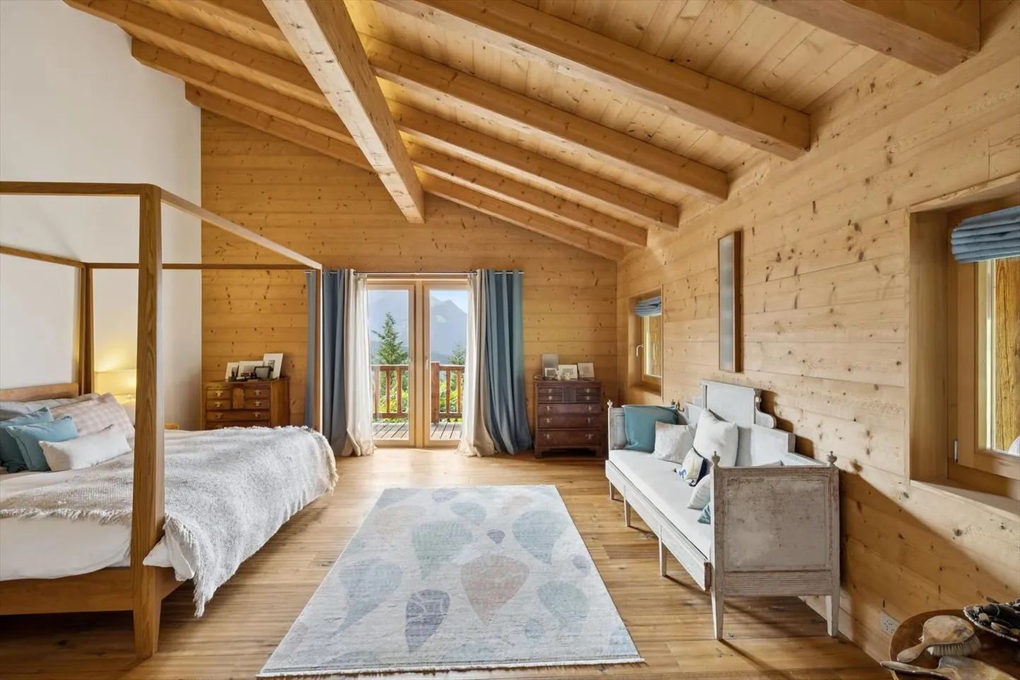 Elegantes Familienchalet mit Panoramablick und terrassiertem Garten - Foto 6 von 12
