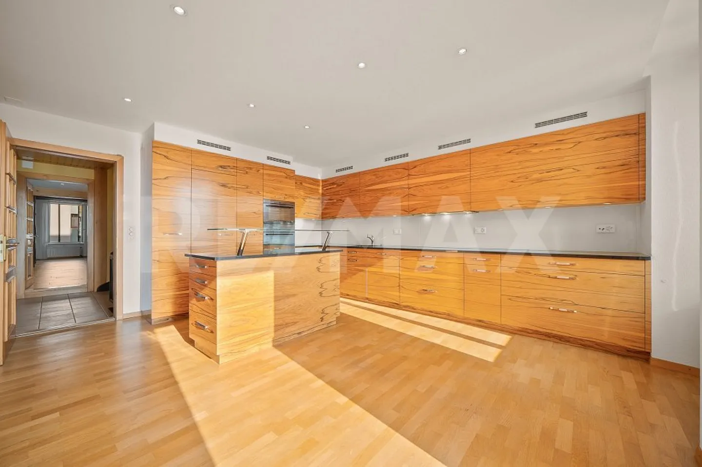 Ideal for a large family: townhouse, 285 m² of living space - Photo 5 of 13