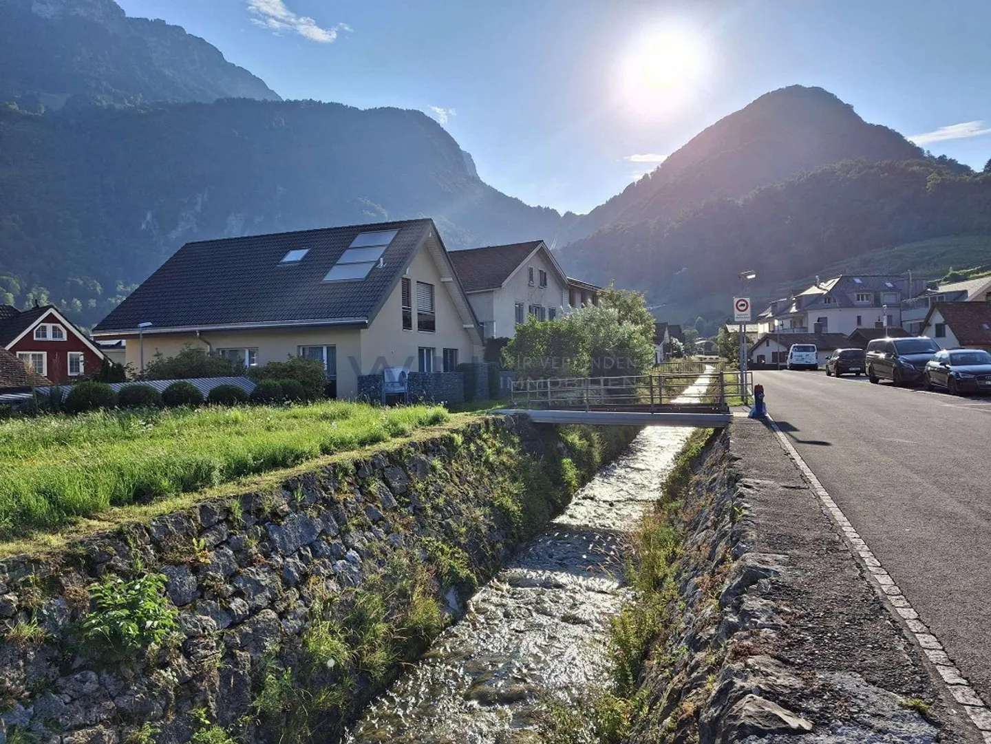 Maison mitoyenne avec potentiel - jardin en option inclus - Photo 10 sur 10